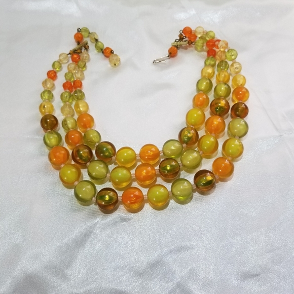 3 strand beaded necklace. Multicolor peach, green, tangerine. Circa 1950s/1960s. - Picture 3 of 14